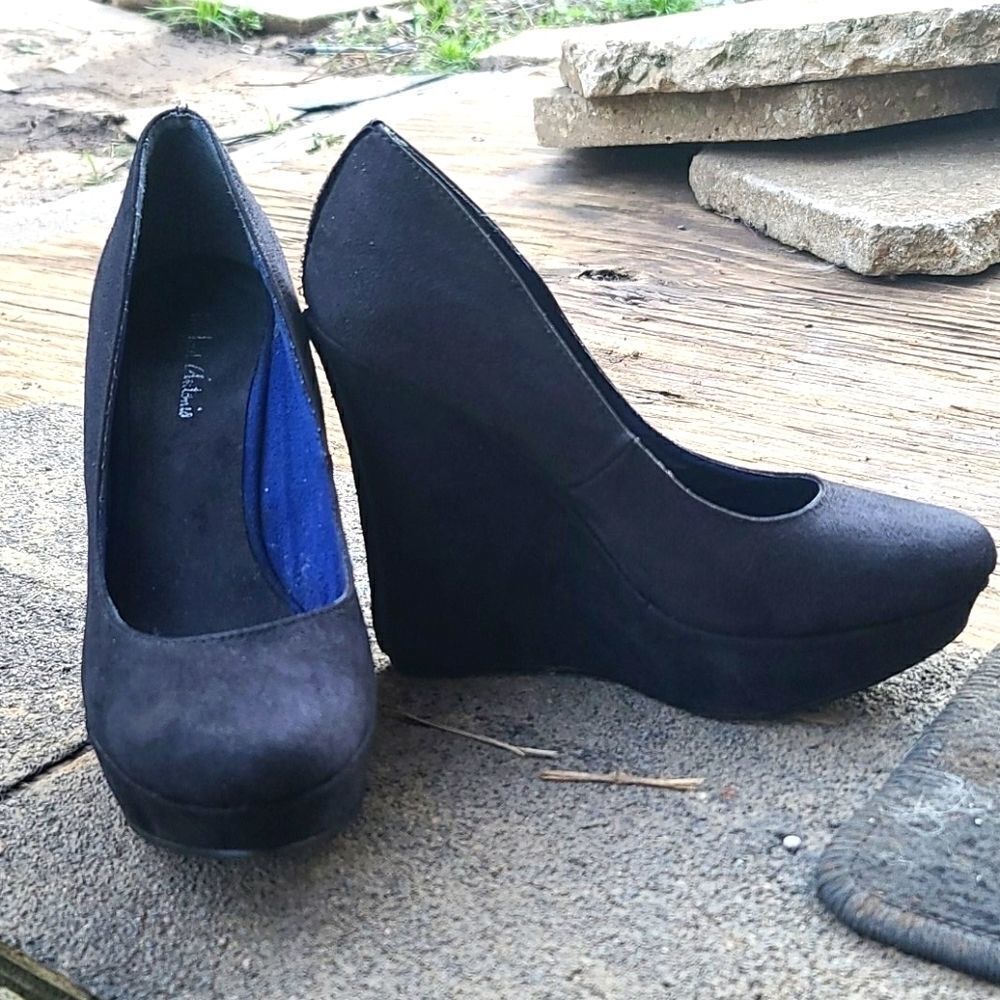 Michael Antonio black suede wedges